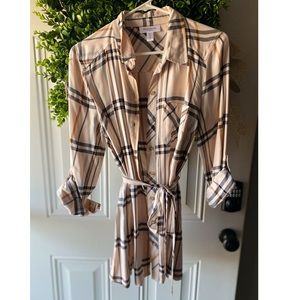 Very beautiful, classy maternity shirt